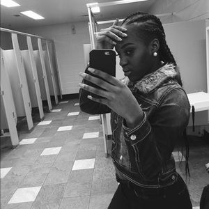 Meet your Posher, Janai